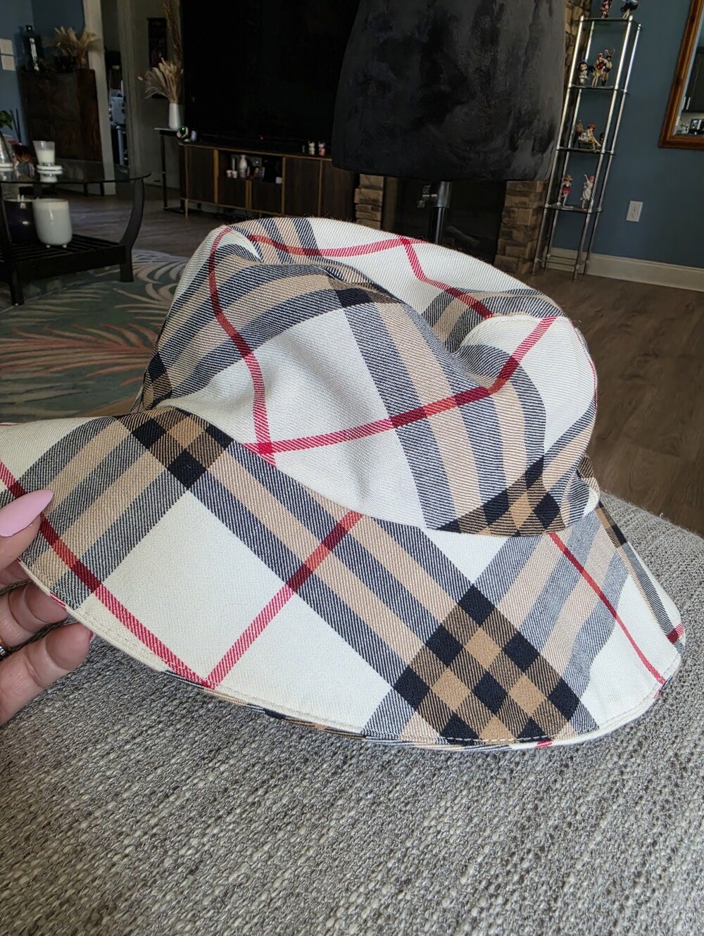 Authentic Burberry Classic Plaid Bucket Hat - Cream/Tan/Black/Red